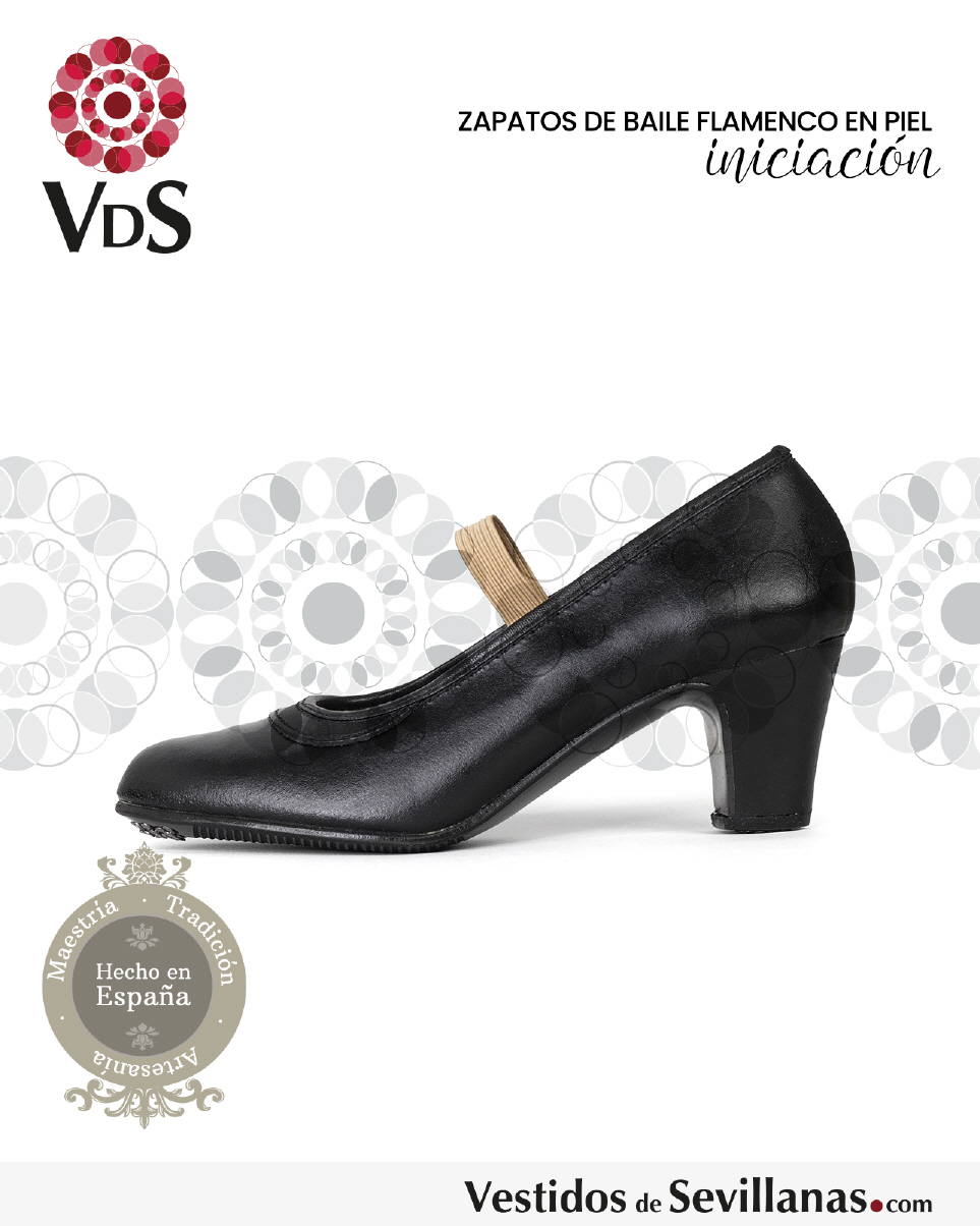 Zapato de piel y clavos
