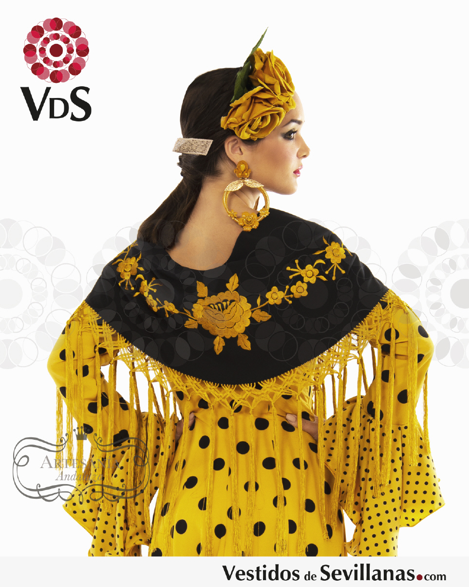 Mant&oacute;n bordado flamenco
